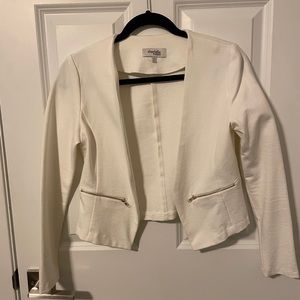 Collarless cropped blazer